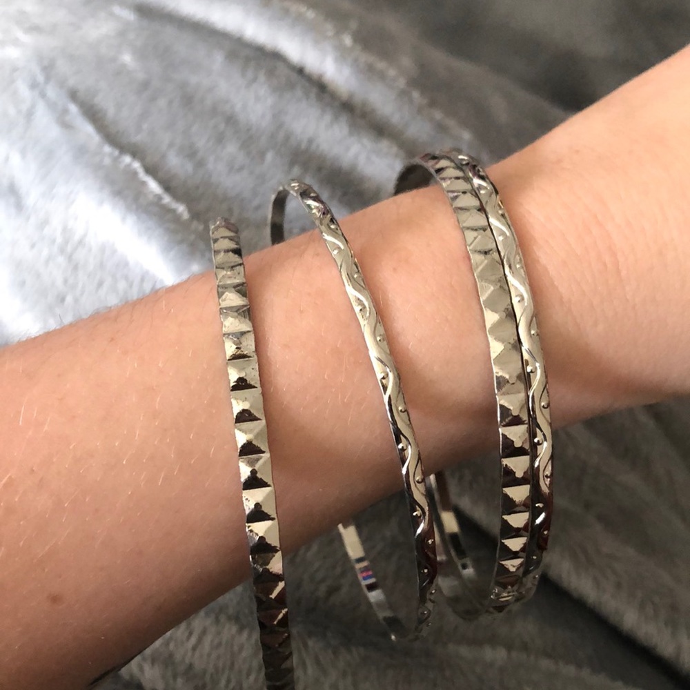 Bangle bracelet